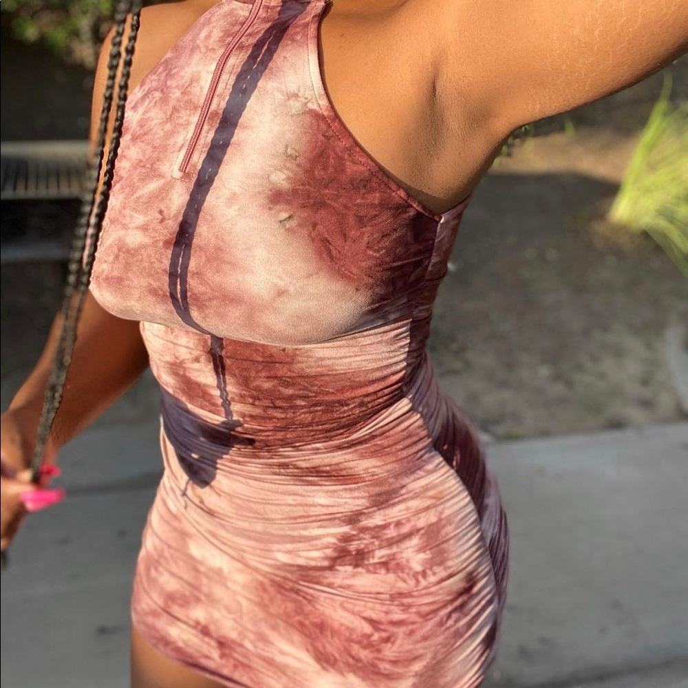 BROWN MOCK NECK TIE DYE SLEEVELESS DRESS